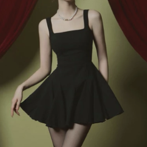 Váy Đen Xòe Cổ Vuông Classic Elegance